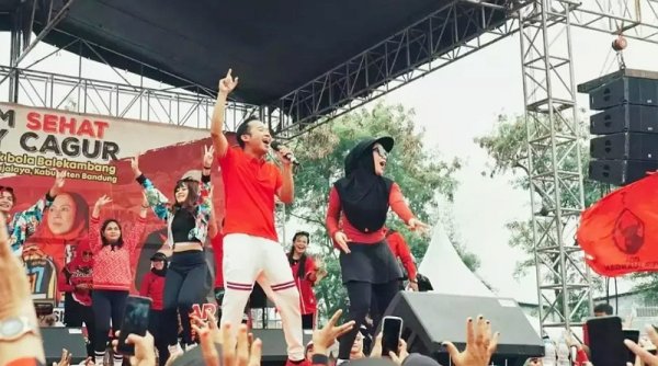 Denny Cagur Kampanye di Basis Suara Yadi Srimulyadi di Majalaya