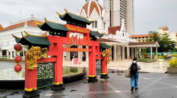 Sambut Tahun Baru Imlek, Pemkot Surabaya Pasang Dekorasi Bernuansa Pecinan