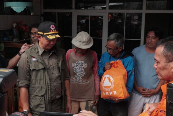Kepala BNPB Tinjau Lokasi Terdampak Gempa Sumedang