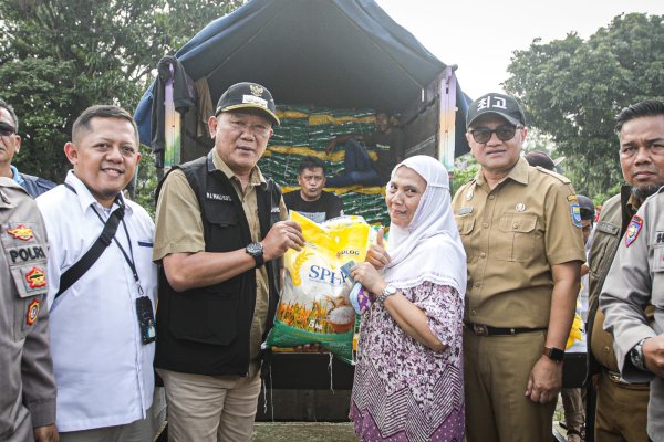 Operasi Beras Medium di Kota Bandung Disambut Antusias