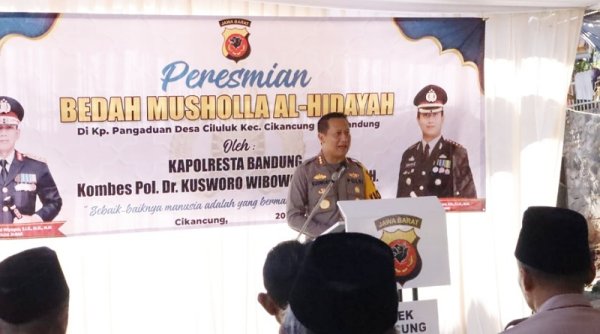 Kapolresta Bandung Resmikan Bedah Mushola Al-Hidayah di Kampung Pangadungan Cikancung