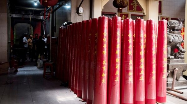 Lilin-lilin di Sejumlah Vihara di Kota Bandung Siap Sambut Tahun Baru Imlek