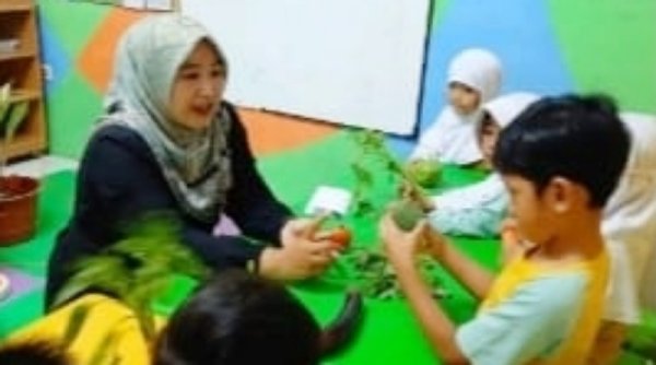 Hari Gizi Nasional, 7 Orang Tua Siswa Jadi Guest Teacher di PG-TK Darul Hikam 2 Rancaekek