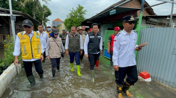 Banjir di Wilayah Waru, Wabup Subandi Mengharapkan Dinas PU Pengairan Provinsi Segera Normalisasi Sungai Buntung