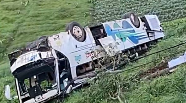 Bus 'Kramat Djati' Terjun ke Jurang di Jalur Puncak, Sopir Selamat