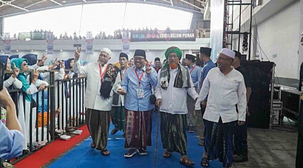 'Khofifah Effect' Gelombang Dukungan Kiai Khos dan Alim Ulama di Jatim Kepada Prabowo Gibran Terus Meningkat