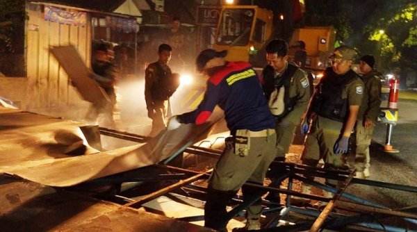 15 Papan Reklame dan 8 Bando APK di Kota Bandung Ditertibkan Satpol PP