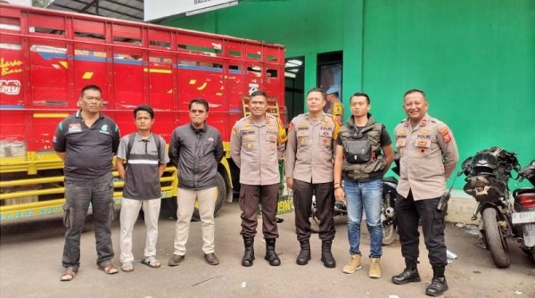 Pasca Pencoblosan, Waka Polresta Bandung Kawal Kotak Suara dari PPS ke PPK di Baleendah