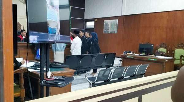 Sempat Ricuh, Sidang Kades Majasetra yang  Terlibat Kampanyekan Caleg
