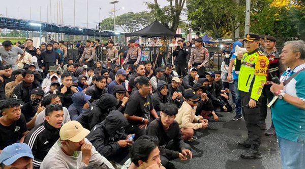 Laga Persib vs PSIS, Polisi Sempat Terganggu Kehadiran Ratusan Pendukung PSIS di SJH