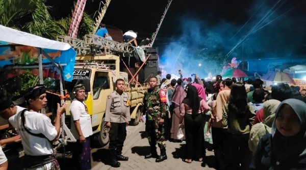 Beri Rasa Aman, Polres Gresik Gelar Pengamanan Pawai Ogoh-Ogoh di Menganti Gresik