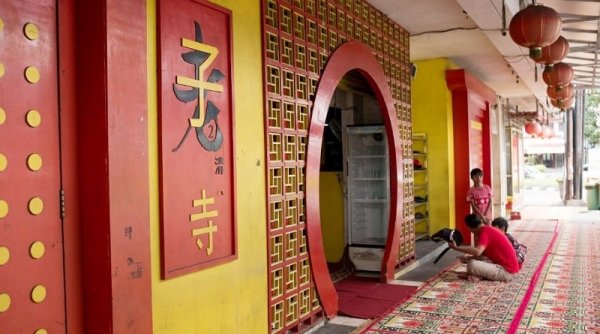 RAMADANAN | Berada di Tengah Kota Bandung, Masjid Lautze 2 Pusat "Log In"