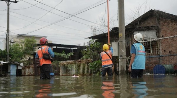 Tantangan Cuaca Ekstrem, PLN Siagakan Petugas Jaga Kelistrikan Andal selama Ramadan