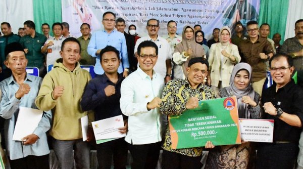 Rembug Bedas di Nagreg, Firos, "Apakah Besti bisa sampai S2 dan S3?"