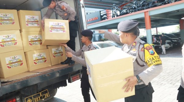 Polres Gresik Salurkan Bantuan Bencana Banjir di Jawa Tengah