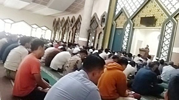 Apakah Salat Jamaah di Masjid Wajib bagi Laki-laki ?
