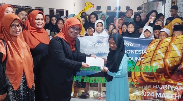 RAMADANAN | IKWI Kab. Bandung Santuni 100 Anak Yatim dan Dhuafa
