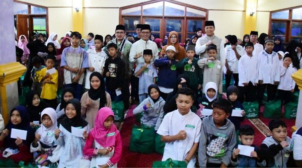 Tarling di Masjid Besar Pangalengan, Bupati Bandung Hadir di Tengah-tengah Anak Yatim