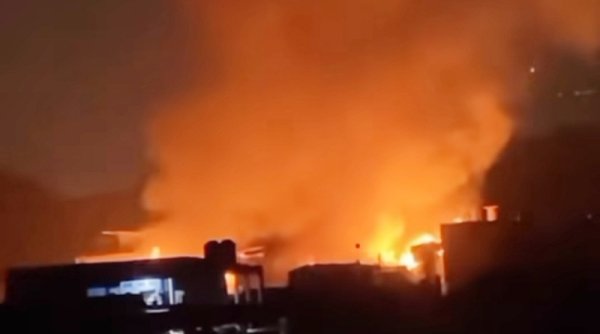 Kebakaran di Bandung: Warga Cibangkong Berjuang Melawan Api