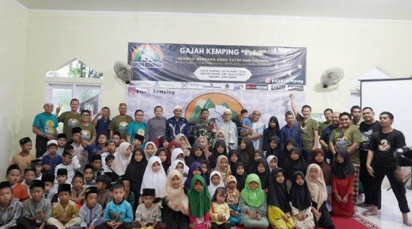 Komunitas Gajah Kemping Santuni Anak Yatim dan Fakir Miskin di Subang