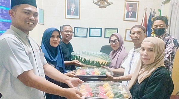 IKA Pasopat Berbagi Berkah dengan Tajil di Bulan Ramadan