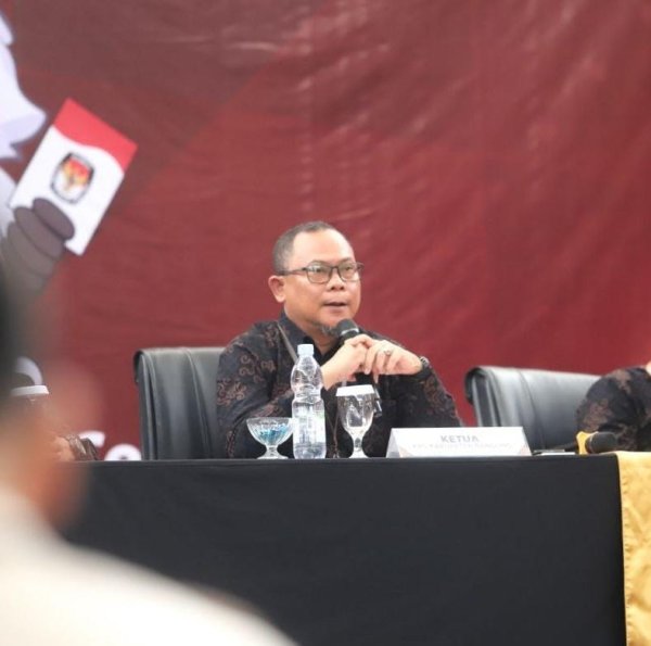 Belum Sesuai Jadwal, Ketua KPU : Ada Kendala Administrasi, Besok Mudah-Mudahan Selesai Semuanya