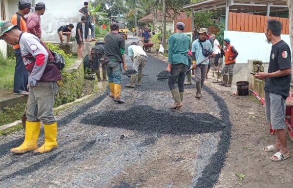 Pemdes Cipanas Sumedang Alokasikan DD Untuk Perbaikan Jalan
