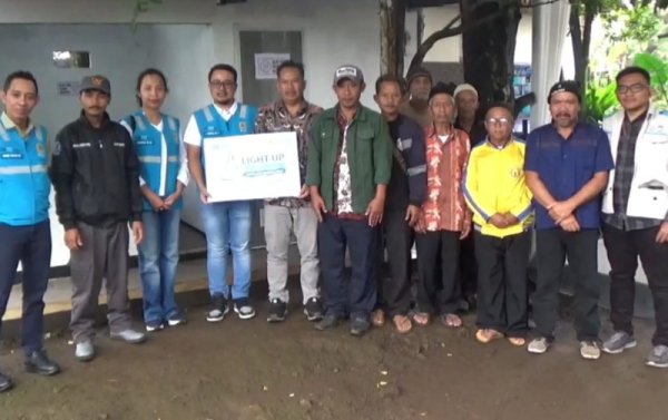 Warga Sukasirnarasa Dapat Bantuan Listrik Gratis