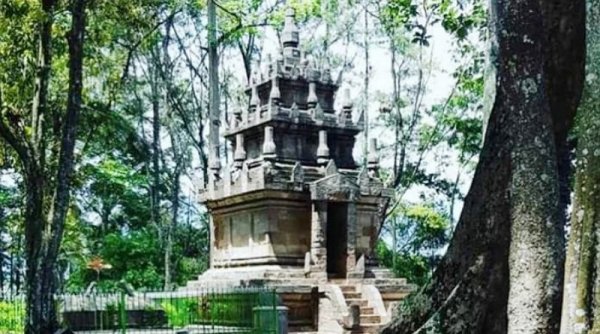 RAMADANAN |  Dimakamkan di Kawasan Candi Cangkuang, Siapakah Syekh Arief Muhammad?