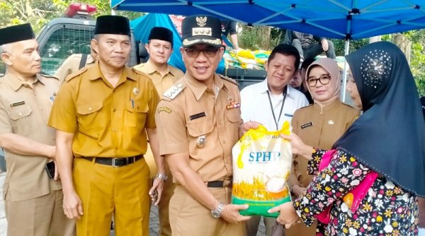 Bupati Dadang Supriatna Pastikan Pemkab Bandung Konsen pada Gerakan Pangan Murah