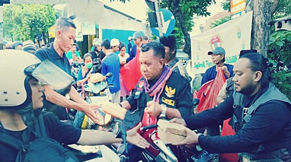 Indonesia Timoer Bersatu Gandeng KJJT, Bagikan 1.000 Takjil di Bulan Ramadan