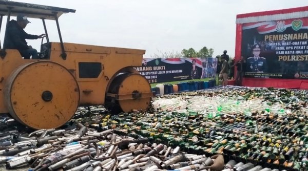 Polresta Bandung Musnahkan Minuman Keras, Tuak, Obat Terlarang dan Knalpot Brong