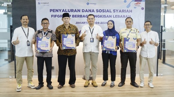 Sambut Idul Fitri 2024, FIFGROUP Salurkan Bingkisan dan Bantuan Lebaran bagi Masyarakat Sekitar