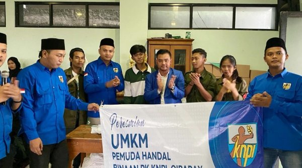 KNPI Ciparay dan GP Ansor, Santuni Anak Yatim Piatu, Berbagi Takjil, Buka Bersama dan Peresmian UMKM