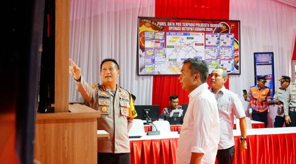 Pj Gubernur Jabar Bey Machmudin Kunjungi Pos Terpadu Cileunyi