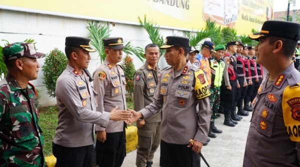 Kapolda Jawa Barat Tinjau Pos Terpadu Cileunyi
