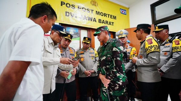 Kapolri Pastikan Beri Pelayanan Terbaik Bagi Keluarga Korban Kecelakaan Tol Cikampek
