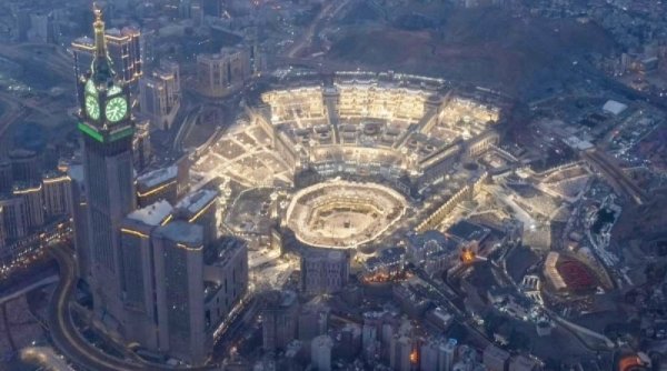 Lebih 2,5 Juta Jemaah Umrah Mengikuti Tarawih Terakhir di Masjidil Haram