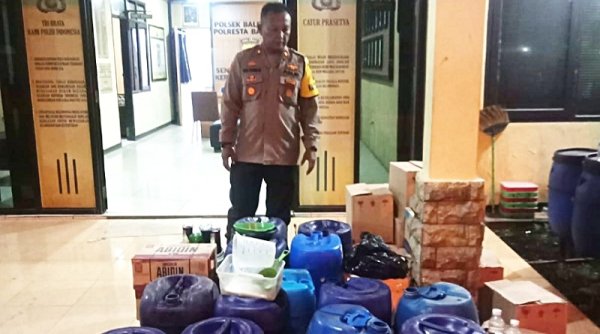 TNI dan Polri Sita Ratusan Botol Miras di Baleendah