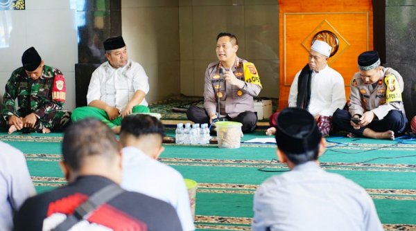 Polresta Bandung Gelar Jumat Curhat, Warga Ungkapkan Soal SIM dan Bank Emok