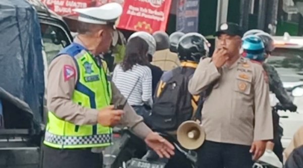 Satuan Binmas Polresta Bandung Himbau Pewisata untuk Tertib Berkendara