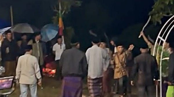 Viral ! Warga Bangkalan Bawa Celurit Saat Acara Hiburan Malam