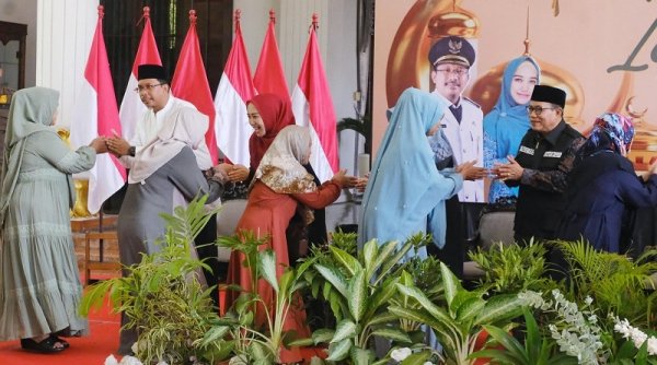 Open House Gus Muhdlor Hari Kedua, Ribuan Warga Antusias Mulai Pagi Datang Ke Pendopo