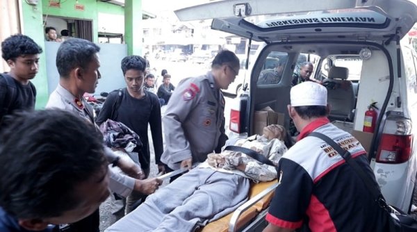 Petugas Pos Terpadu Cileunyi Bantu Pemudik Alami Sakit