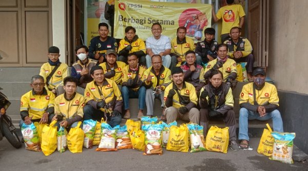 Kampanye Amal, Maxim Berikan Bantuan Pengganti THR untuk Mitra Driver di Beberapa Kota di Jawa Barat