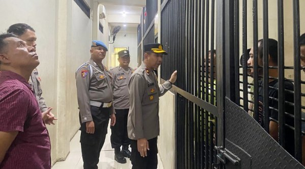 Minimalisasi Ganguan Keamanan, Polres Gresik Rutin Periksa Ruang Tahanan