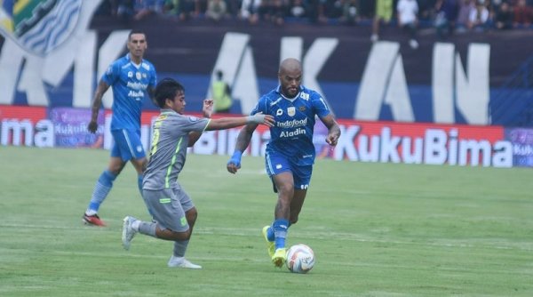 Babak Pertama, Persib Unggul 1-0 atas Persebaya