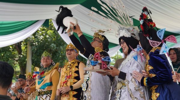 Keseruan Karnaval Budaya Bedas 2024, Keakuran Bupati dan Wabup di Hari Jadi Kab. Bandung ke-383