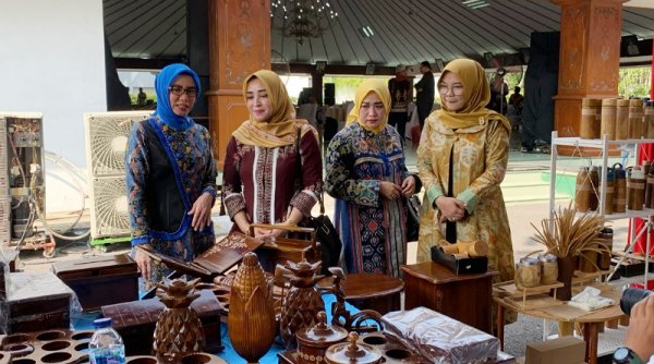 Dekranasda Bojonegoro Buka Bazar UMKM, Kenalkan Produk Lokal kepada TP PKK 