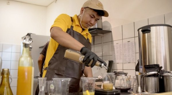 Minuman Booster dari Rempah yang Diminati Remaja "Jompo" di Kota Bandung